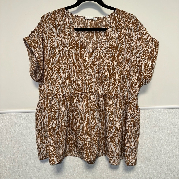 Women's Staccato Brown & White Print Top Size Medium Ruffle Bottom V-neck Blouse - Picture 7 of 8
